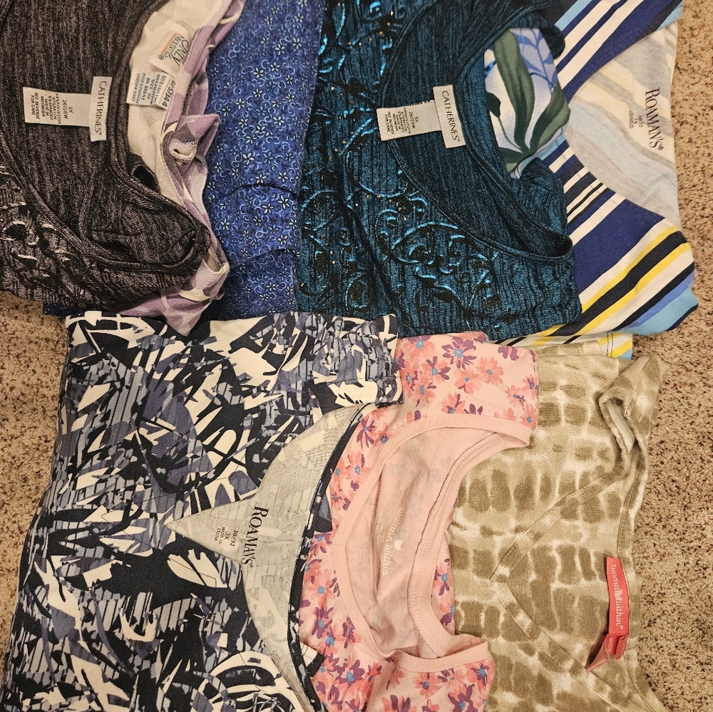 Bundle of 3x women's tops 9 total!!!